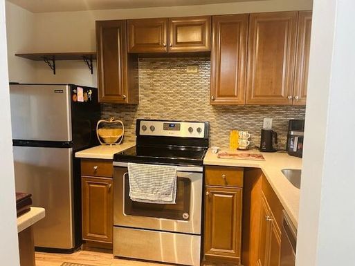 8000 Sunrise Lakes, Sunrise, FL 33322