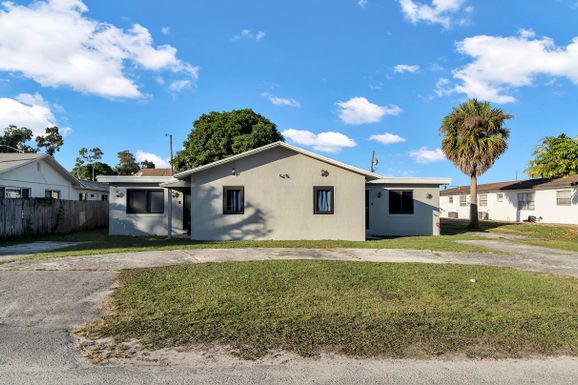 4727 Myrtle, West Palm Beach, FL 33417