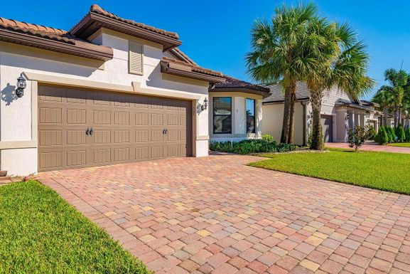 8196 Hanoverian, Lake Worth, FL 33467