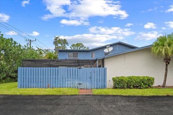 4749 Holly Lake, Lake Worth, FL 33463