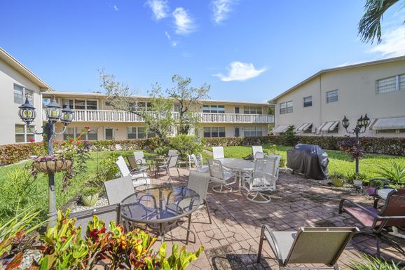 213 Cambridge I, West Palm Beach, FL 33417