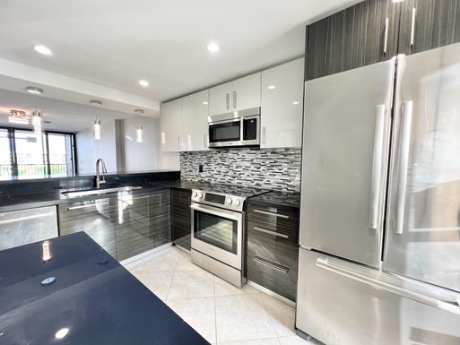 17 Royal Palm Way, Boca Raton, FL 33432