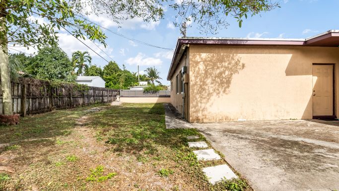 3500 47 Ave, West Park, FL 33023