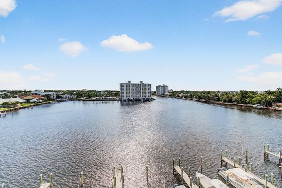 220 Macfarlane, Delray Beach, FL 33483