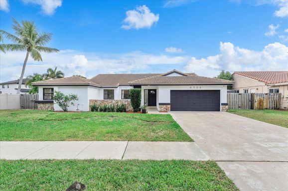 5700 Hawkes Bluff, Davie, FL 33331