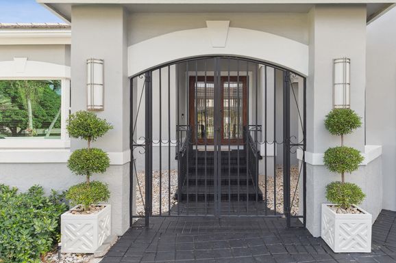 6 Cloister, West Palm Beach, FL 33401