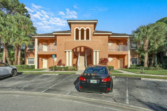 8020 Carnoustie, Port Saint Lucie, FL 34986