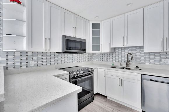 810 Lake Shore, Lake Park, FL 33403