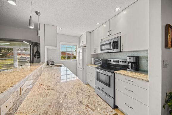 4875 3rd, Delray Beach, FL 33445