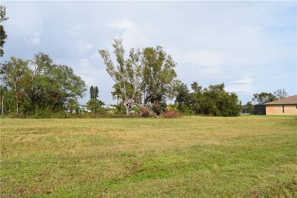 2221 25th, Cape Coral, FL 33909