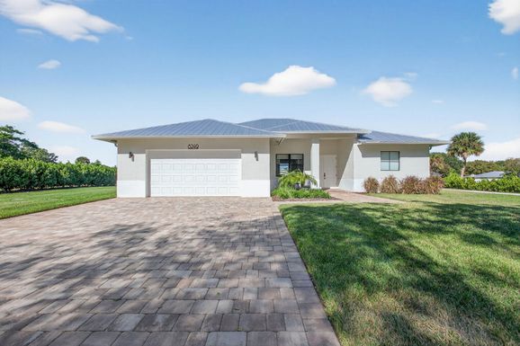 8249 Dharlys, Hobe Sound, FL 33455