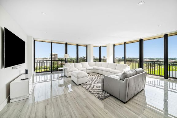 2427 Presidential, West Palm Beach, FL 33401