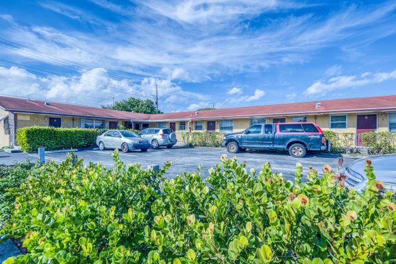 927 G, Lake Worth Beach, FL 33460