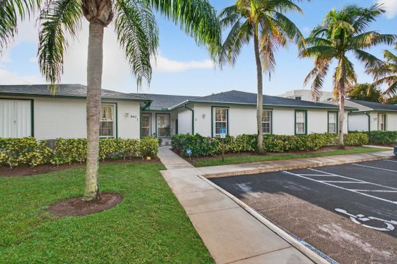 3162 Via Poinciana, Lake Worth, FL 33467
