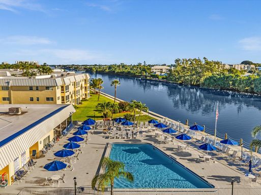 33 Colonial Club, Boynton Beach, FL 33435