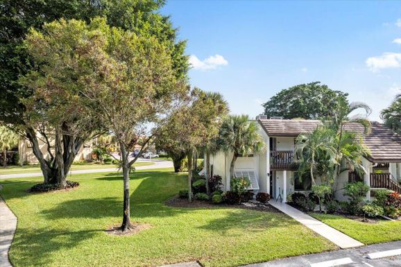 10203 Mangrove, Boynton Beach, FL 33437