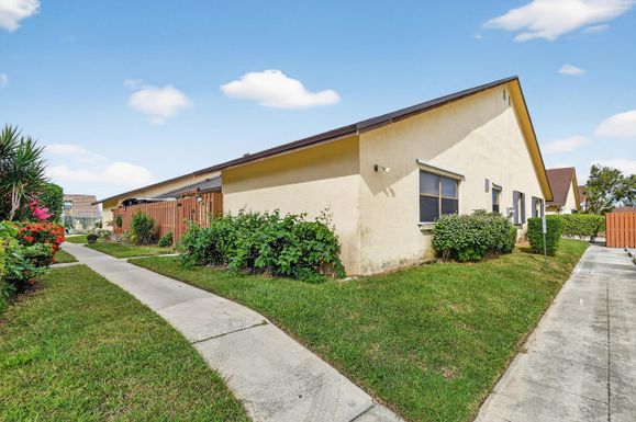 484 Springdale, Palm Springs, FL 33461