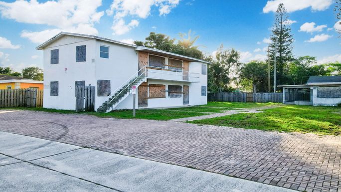 124/122 8th, Delray Beach, FL 33444