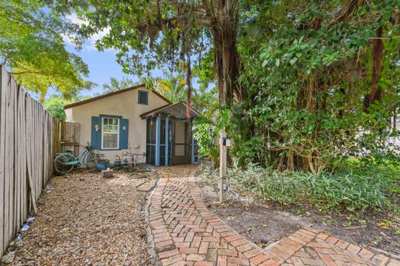 424 51st, West Palm Beach, FL 33407