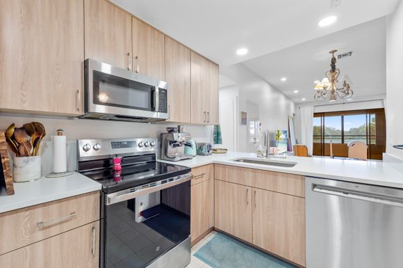 7460 La Paz, Boca Raton, FL 33433