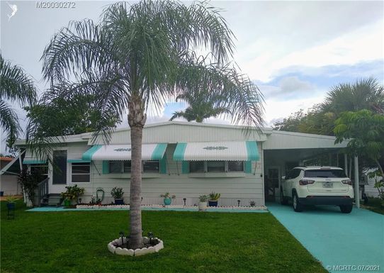 17 Madrid, Port Saint Lucie, FL 34952