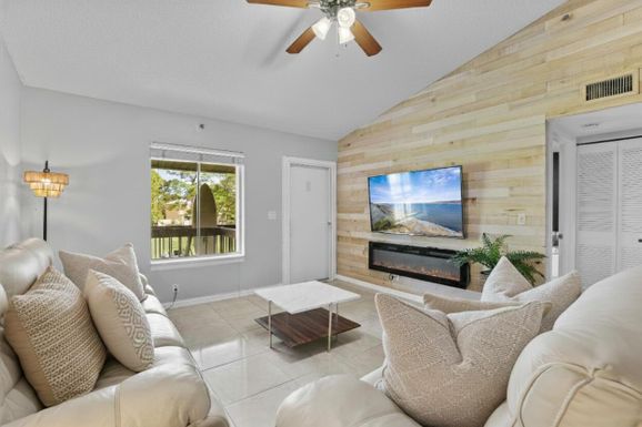 6271 Chasewood, Jupiter, FL 33458