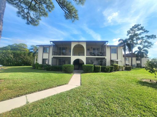 310 Knotty Pine, Greenacres, FL 33463