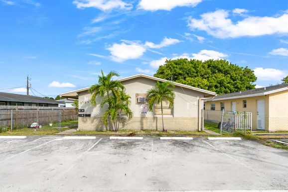 2761 14th, Fort Lauderdale, FL 33311
