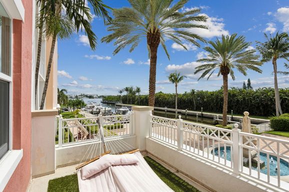 806 Windward, Lantana, FL 33462