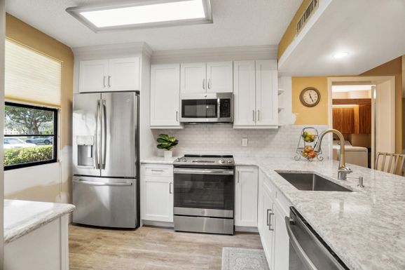 6061 Balboa, Boca Raton, FL 33433