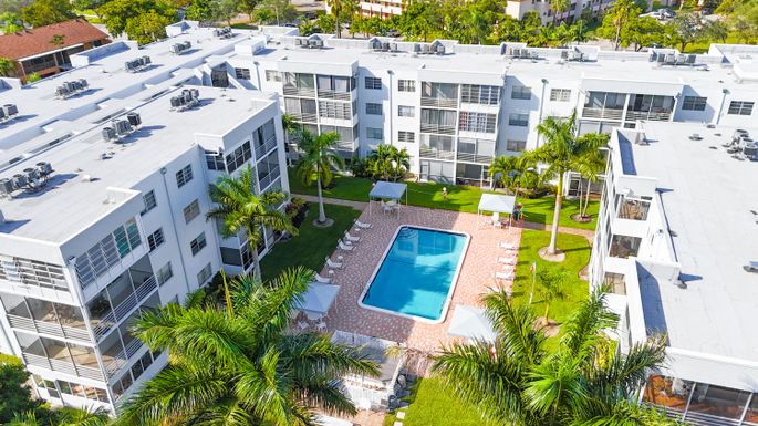 3000 Sunrise Lakes, Sunrise, FL 33322