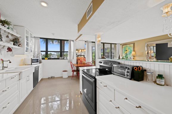 800 Jeffery, Boca Raton, FL 33487