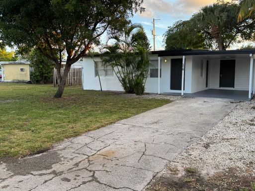 170 Loquate Tree, Lake Worth, FL 33462
