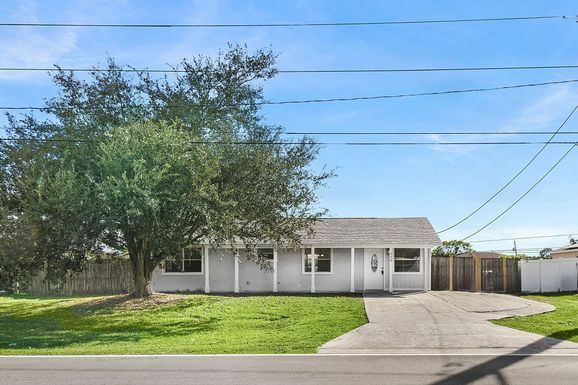 750 Lakehurst, Port Saint Lucie, FL 34983