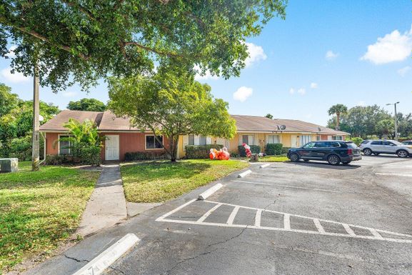 4627 Orleans, West Palm Beach, FL 33415