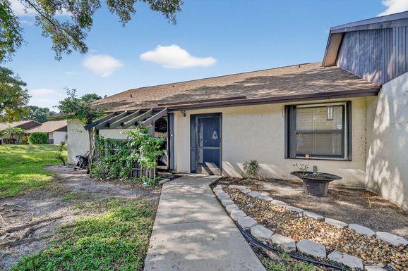 117 Via De Casas Norte, Boynton Beach, FL 33426