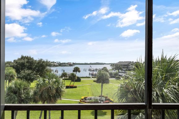 1821 Mooringline, Vero Beach, FL 32963