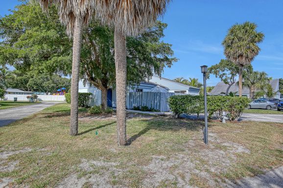 241 15th, Boca Raton, FL 33432