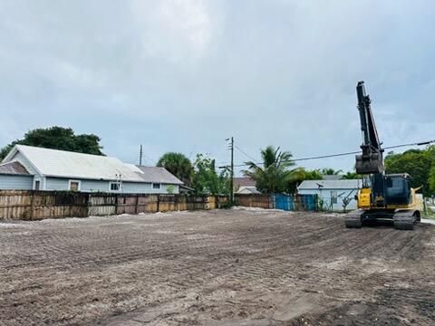 732 Lakewood, West Palm Beach, FL 33405