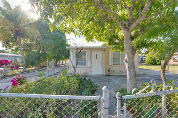 813 Truman, Lake Worth Beach, FL 33460