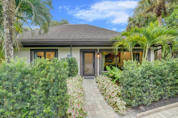 2735 Polo Island, Wellington, FL 33414