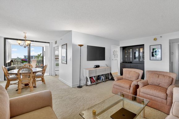 7835 Lakeside, Boca Raton, FL 33434