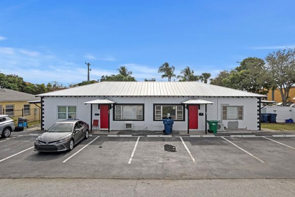 49 27th, Riviera Beach, FL 33404