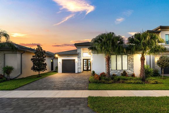 8233 Essex Country Club, Boca Raton, FL 33434