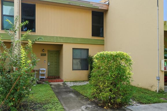 9240 14th, Pembroke Pines, FL 33024