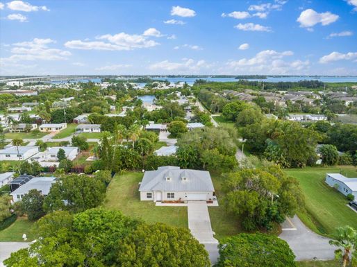 1410 4th, Vero Beach, FL 32960