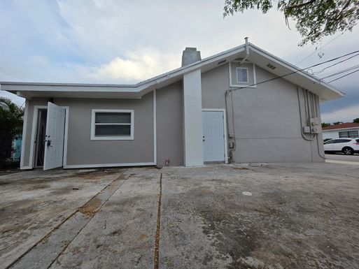 1131 N, Lake Worth Beach, FL 33460