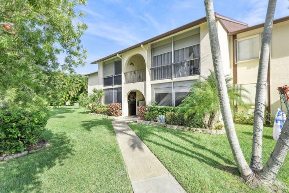 5927 La Pinata, Greenacres, FL 33463