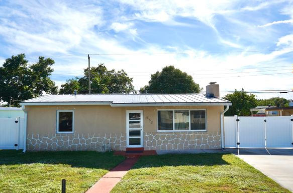 552 Beech, West Palm Beach, FL 33409