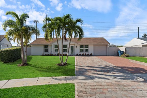 1104 Grandview, Royal Palm Beach, FL 33411
